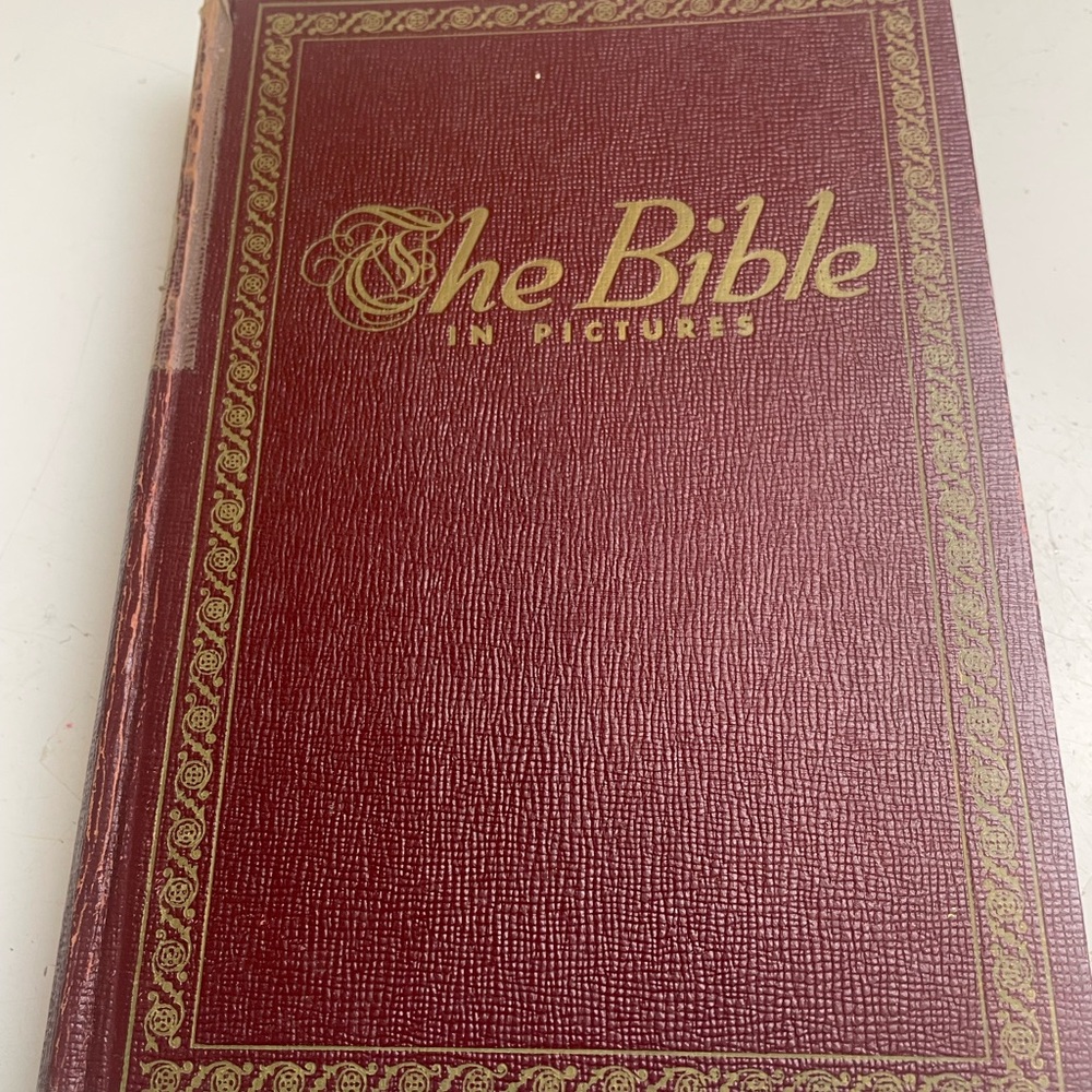 The Bible in Pictures Hardcover - Maroon & Gold